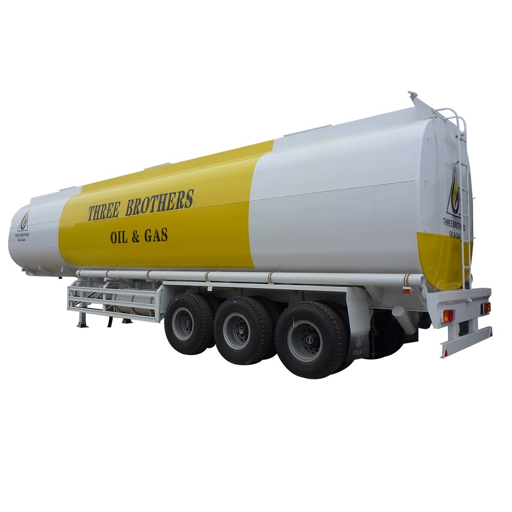 Semirimorchio con serbatoio carburante da 50000 litri